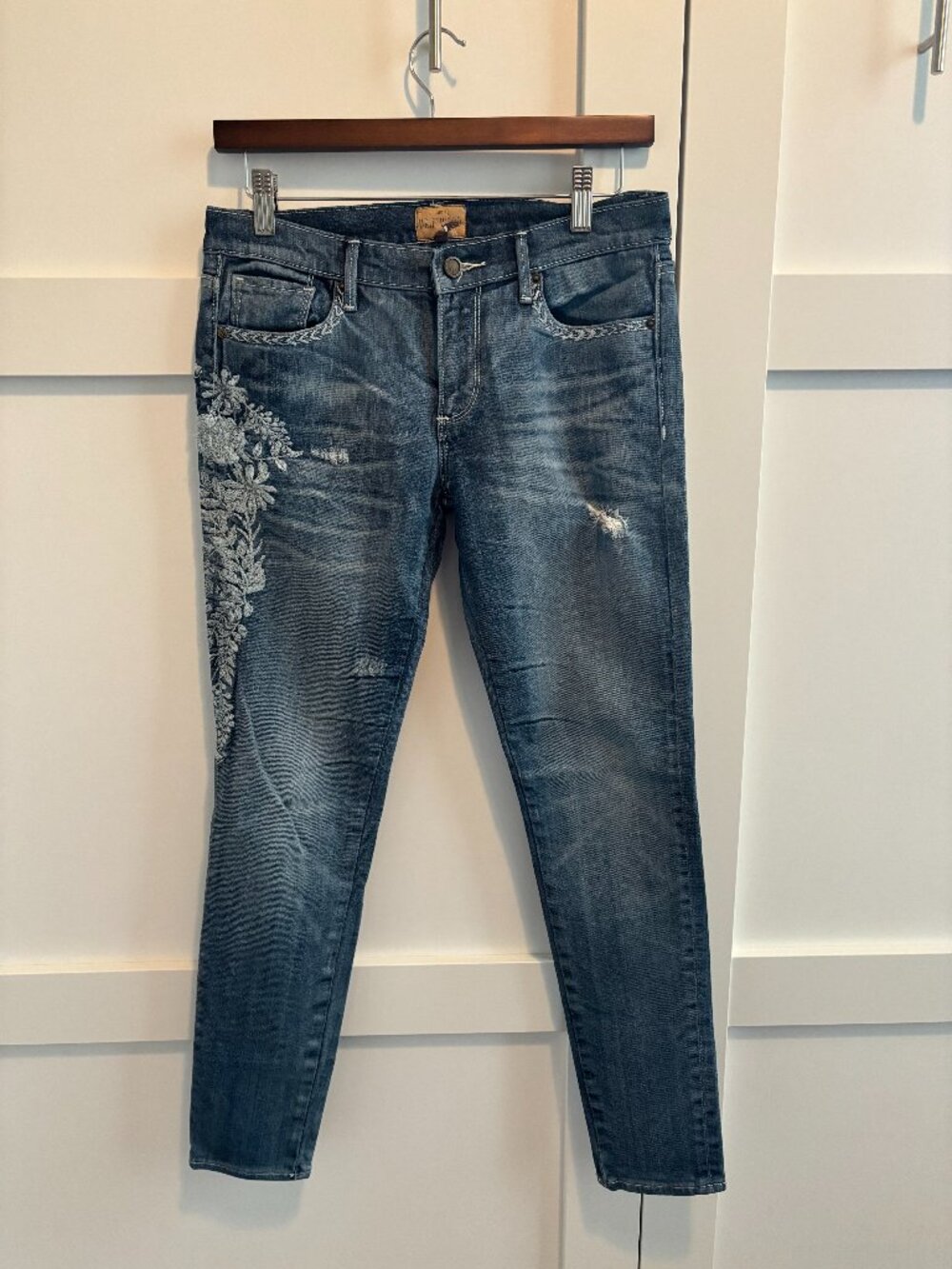NWOT Driftwood Skinny Jeans with Light Blue Embroidery (#104)